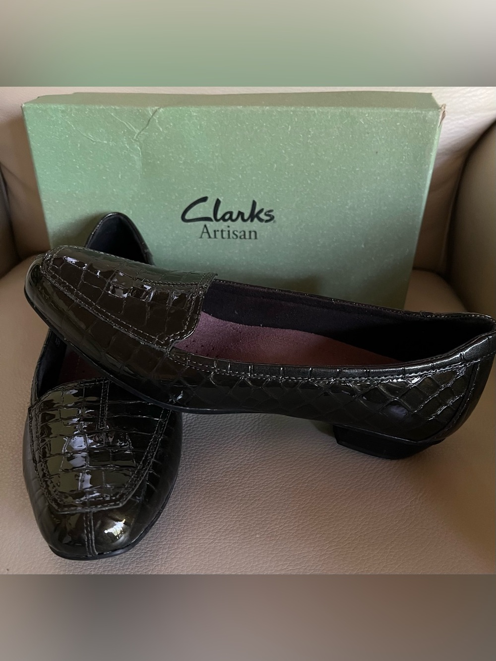Clarks Artisan Timeless Grey Croc Leather Loafers Flats Size 10M NIB